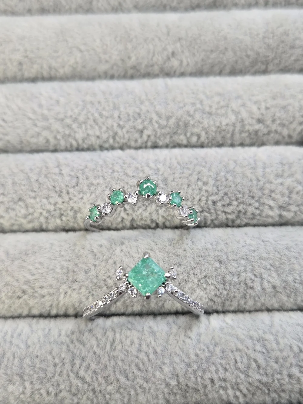 Size 8 Two Piece Teal Ice Crystal Rhodium Plated Bomb Party Ring